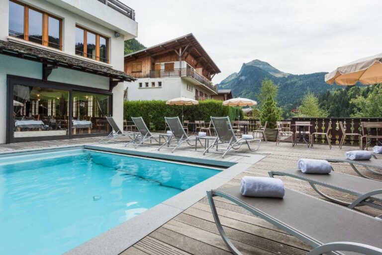 Swimming pool at the Hotel le Petit Dru or located nearby