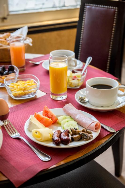 Options de petit-déjeuner proposées aux clients de l'établissement Hôtel De Castiglione