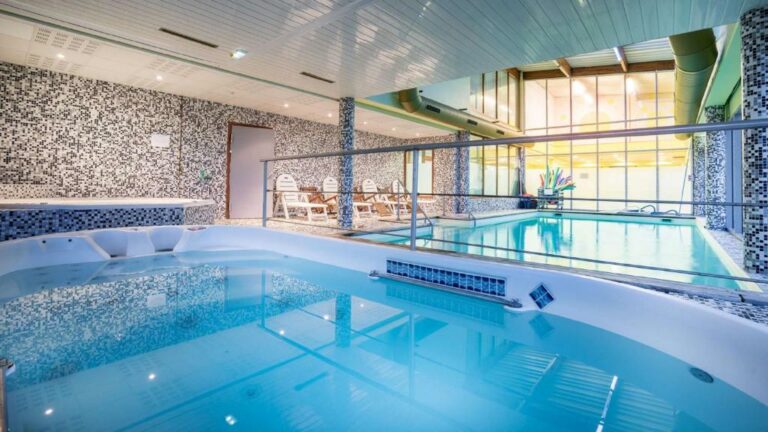 Swimming pool at the Best Western Hotel Ile de France or located nearby
