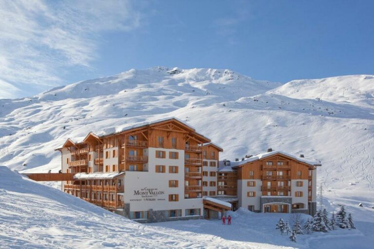 Le Chalet du Mont Vallon Spa Resort in winter