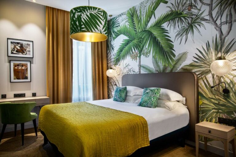 One or more beds in accommodation at Hotel Verlaine