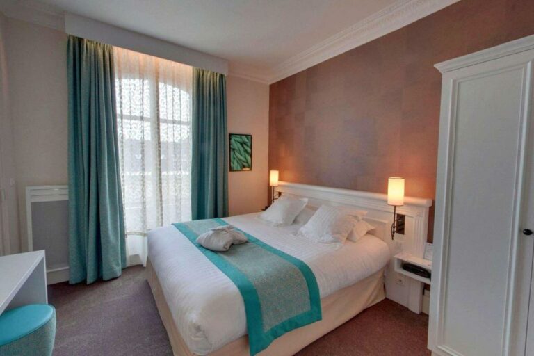 Одна или несколько кроватей в отеле Best Western Hôtel d'Arc.