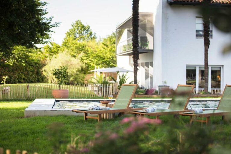 Mesas y sillas de exterior Terraza Jardin Villa ajustable de madera de  plástico de los países nórdicos escritorios y sillas de jardín al aire  libre Ocio tabla larga - China Mesas Sillas