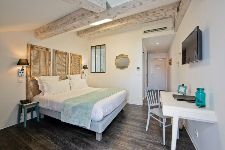 Un ou plusieurs lits dans un hébergement de l’établissement Hotel La Villa Nice Promenade