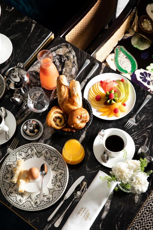 Options de petit-déjeuner proposées aux clients de l'établissement Le Damantin Hôtel & Spa