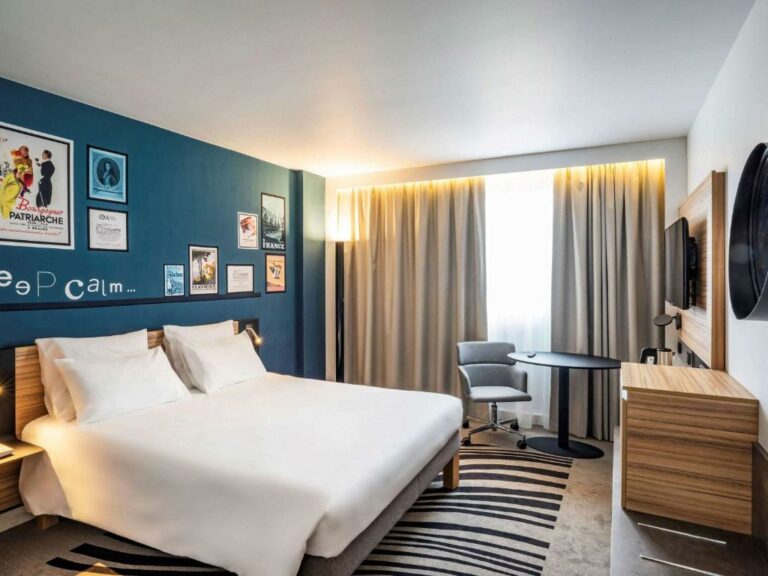 One or more beds in accommodation at the Novotel Beaune establishment