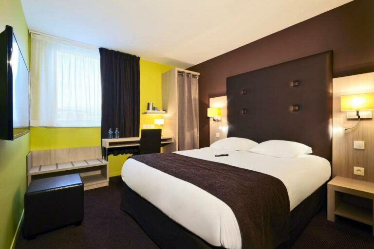 Одна или несколько кроватей в отеле Kyriad Prestige Dijon Nord — Valmy