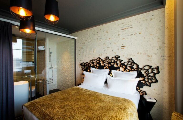 Un ou plusieurs lits dans un hébergement de l’établissement Empreinte Hotel & Spa