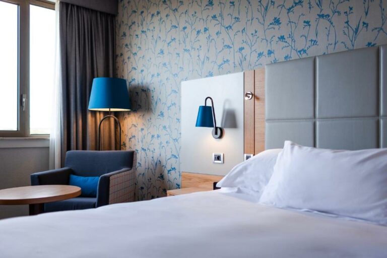 Un ou plusieurs lits dans un hébergement de l’établissement Hilton Strasbourg
