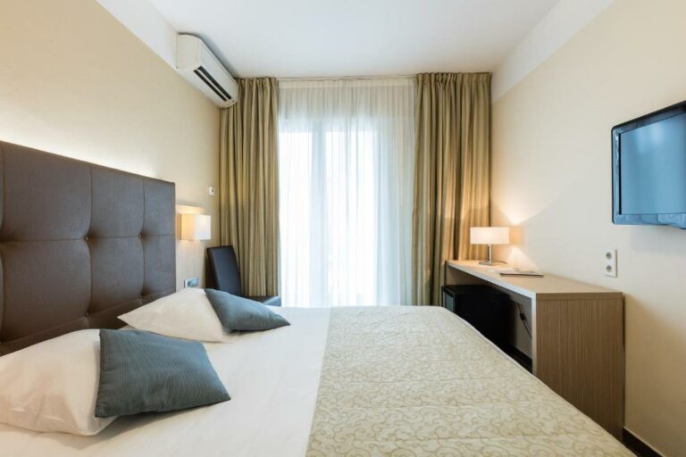 سرير واحد أو أكثر في الإقامة في فندق Rotonde