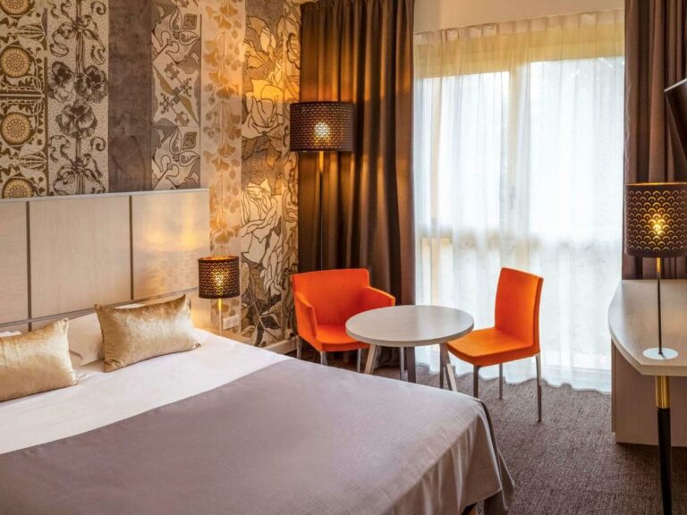 سرير واحد أو أكثر في الإقامة في فندق Mercure Bourg En Bresse