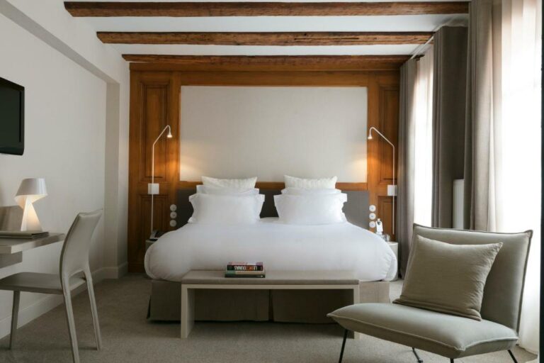 Una o más camas en alojamiento en el establecimiento Relais & Châteaux La Maison Des Têtes