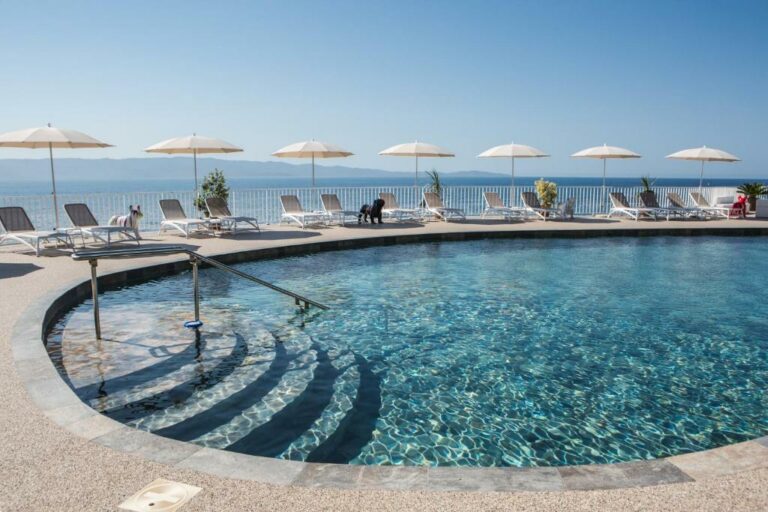 Schwimmbad im Hotel Restaurant Dolce Vita oder in der Nähe
