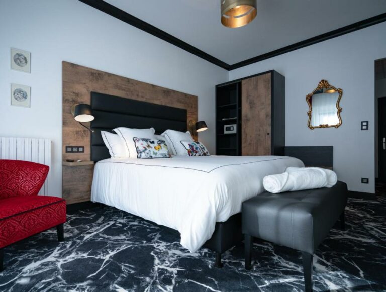 Un ou plusieurs lits dans un hébergement de l’établissement Hôtel du Barry Resort & Spa