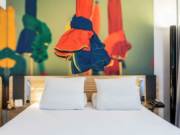 Одна или несколько кроватей в отеле Novotel Deauville Plage