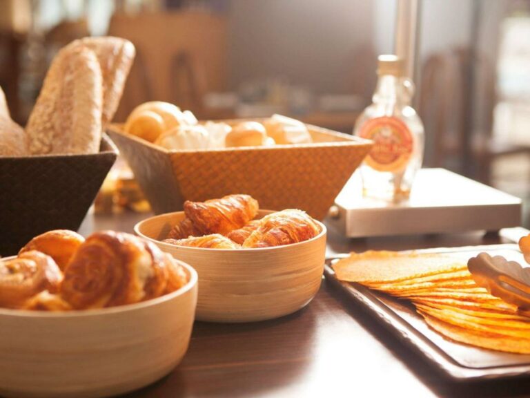 Options de petit-déjeuner proposées aux clients de l’établissement Novotel Marseille Centre Prado Vélodrome
