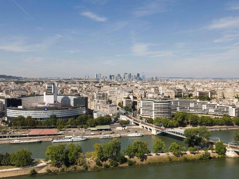 Vue panoramique sur l'établissement Novotel Paris Centre Tour Eiffel