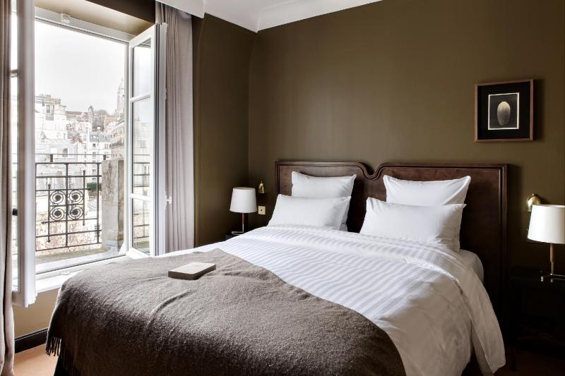 Un ou plusieurs lits dans un hébergement de l'établissement Hotel Rochechouart