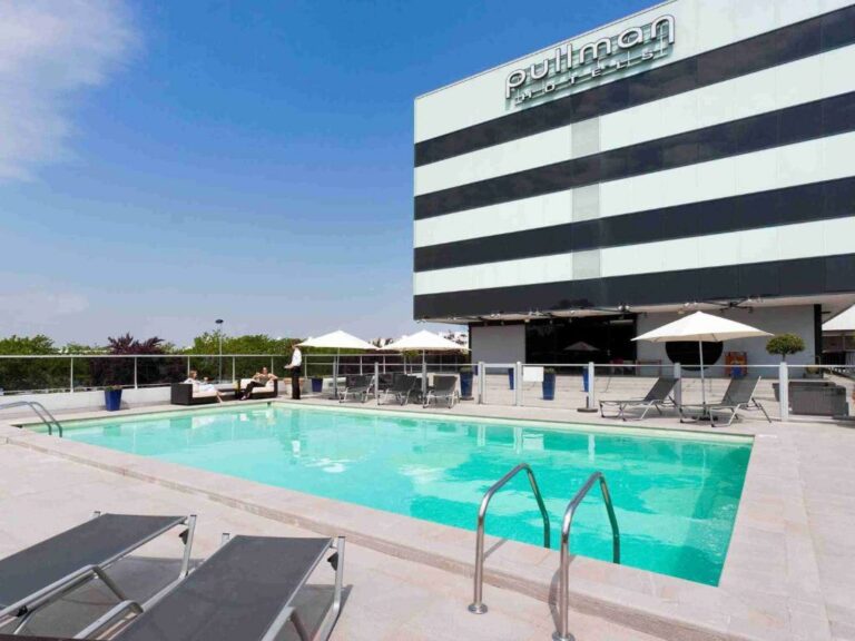 Swimming pool at Pullman Bordeaux Lac or located nearby