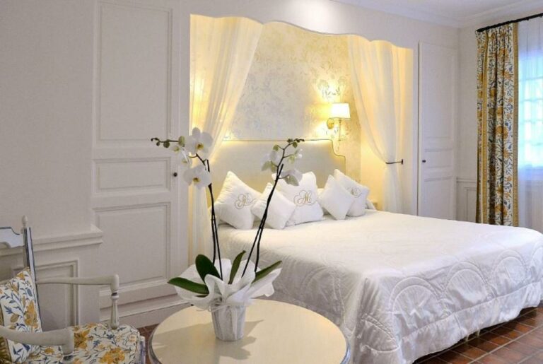 سرير واحد أو أكثر في الإقامة في مؤسسة Auberge de Cassagne & Spa