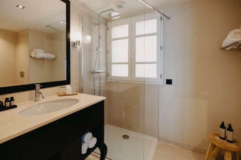 Bathroom in Hotel Des Gouverneurs