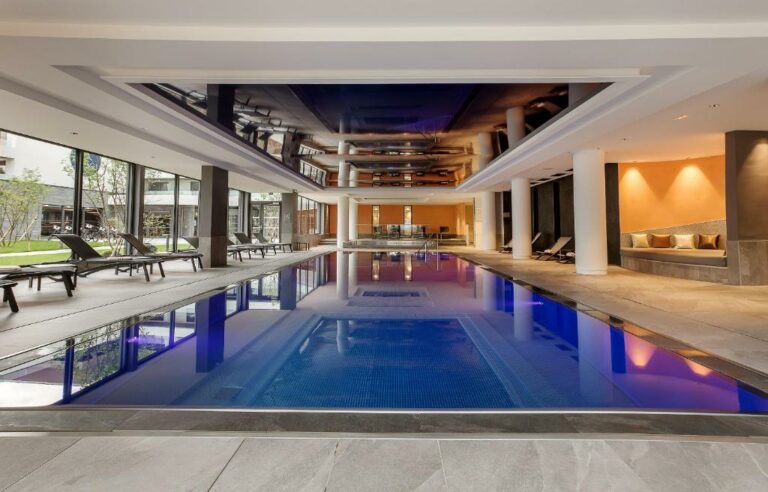 Swimming pool at the Rivage Hôtel & Spa Annecy or located nearby