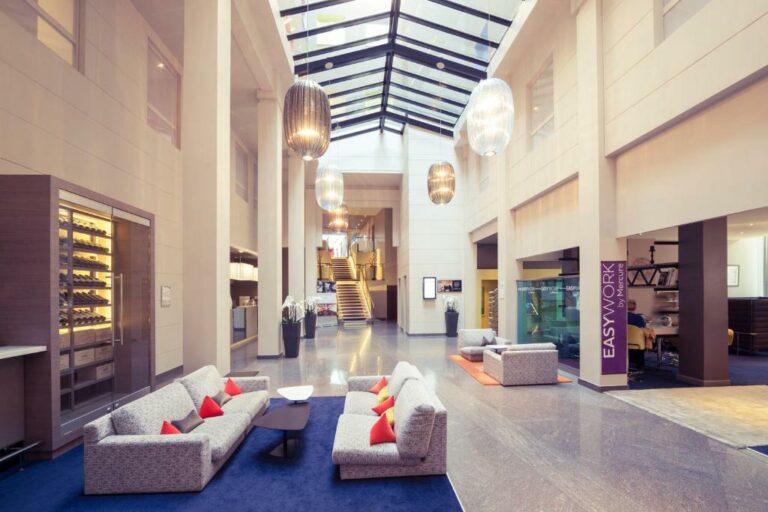 Lobby oder Rezeption des Mercure Nantes Centre Grand Hotel