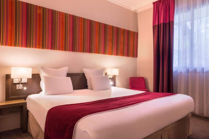 Un ou plusieurs lits dans un hébergement de l'établissement Hotel Paris Boulogne