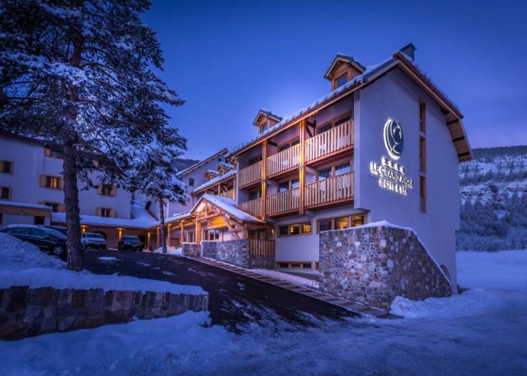 Le Grand Aigle Hotel & Spa**** im Winter