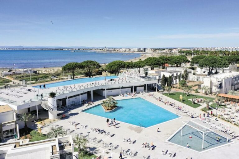 Вид на бассейн Belambra Clubs Port Camargue Les Salins или близлежащий бассейн