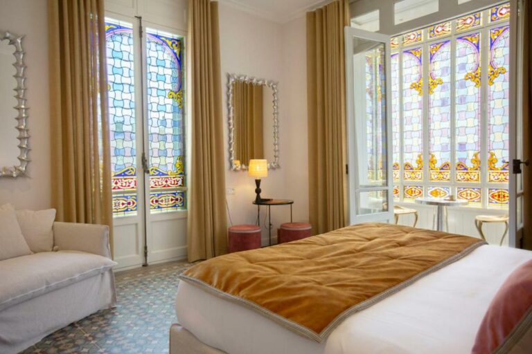 One or more beds in accommodation at Hôtel Le Mosaïque