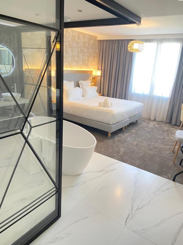 Un ou plusieurs lits dans un hébergement de l'établissement Brit Hotel Paris Orly Rungis