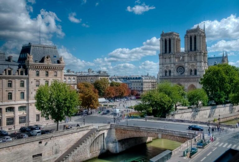 Die Banken von Notre-Dame