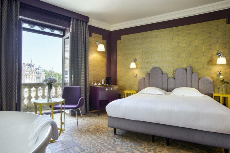 Un ou plusieurs lits dans un hébergement de l’établissement Grand Hôtel du Midi Montpellier – Opéra Comédie