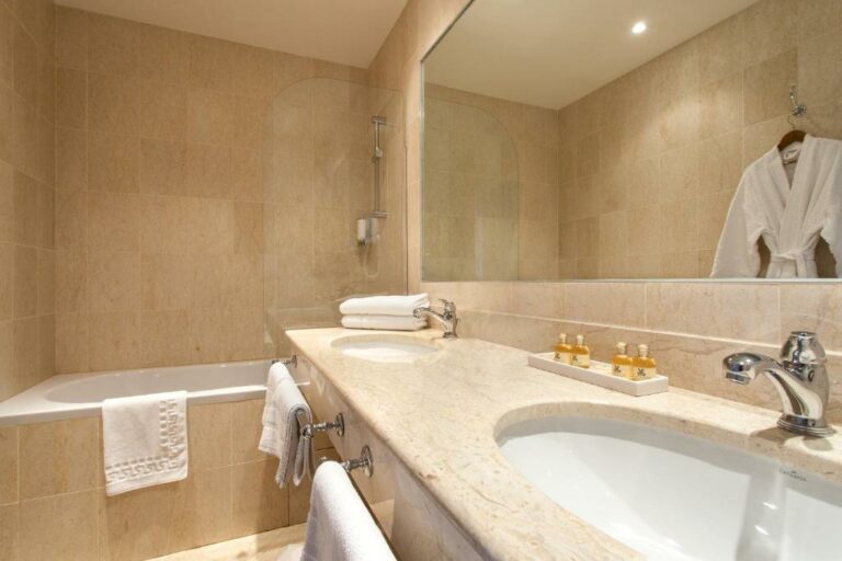 Ванная комната в Гранд Отеле Модерн