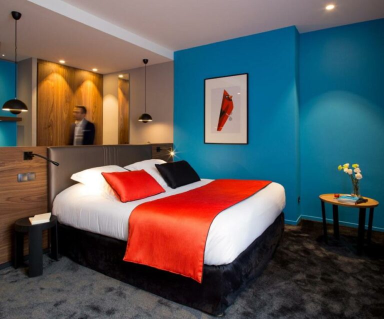 Одна или несколько кроватей в отеле Hostellerie Du Chapeau Rouge