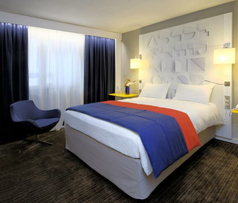 One or more beds in accommodation at the Mercure Rennes Center Parlement establishment