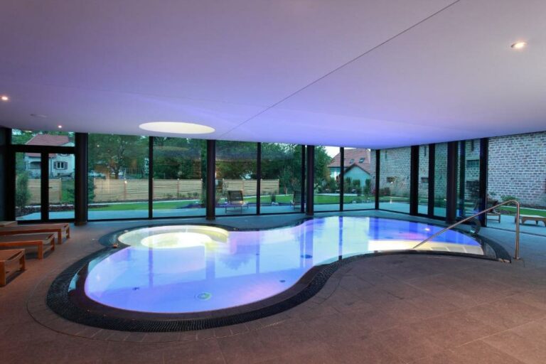 Swimming pool at the Auberge Du Cheval Blanc and Spa or located nearby