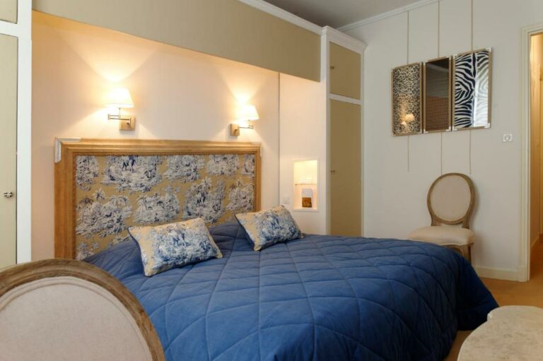 One or more beds in accommodation at the Domaine d'Auriac – Relais & Châteaux establishment