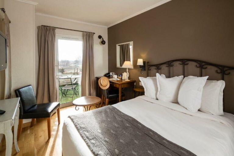 One or more beds in accommodation at the Hôtel de l'Horloge