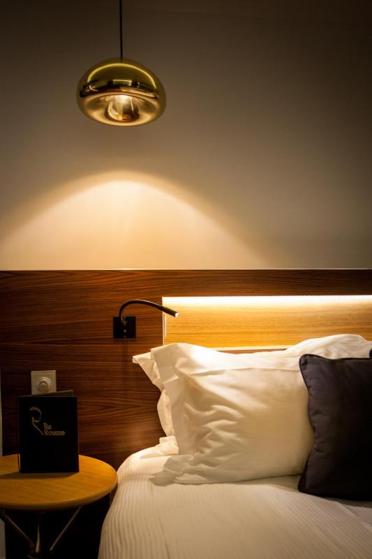 Un ou plusieurs lits dans un hébergement de l'établissement Hôtel & Spa Île Rousse Bandol by Thalazur