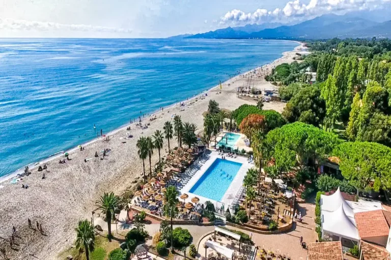 Top 3 hotels pour un séjour en Famille en Corse vue mer plage