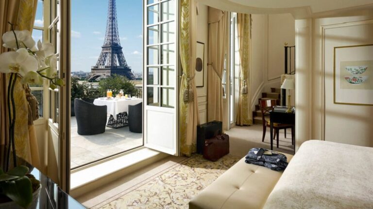 les 10 meilleurs hôtels 5 étoiles à paris Vue Tour Eiffel