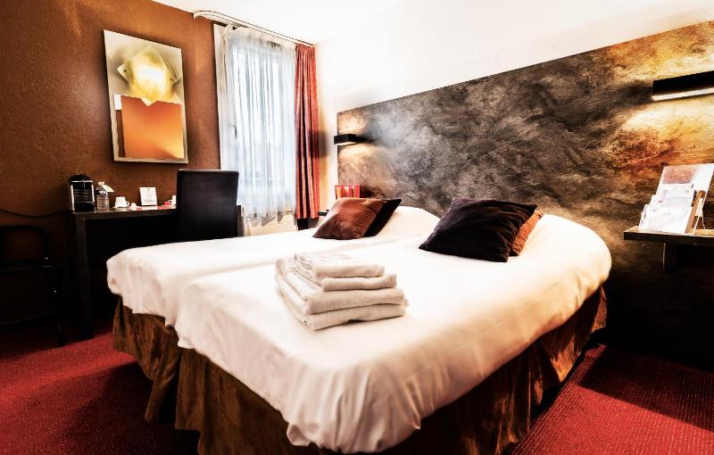 Un ou plusieurs lits dans un hébergement de l'établissement Logis Hotel Lons-le-Saunier - Restaurant Le Grill