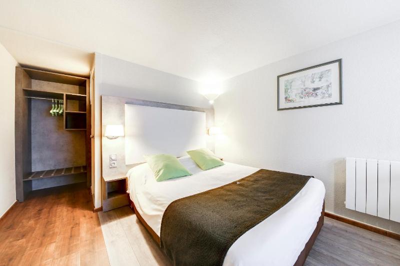 Un ou plusieurs lits dans un hébergement de l'établissement Brit Hotel Confort Nancy Lunéville