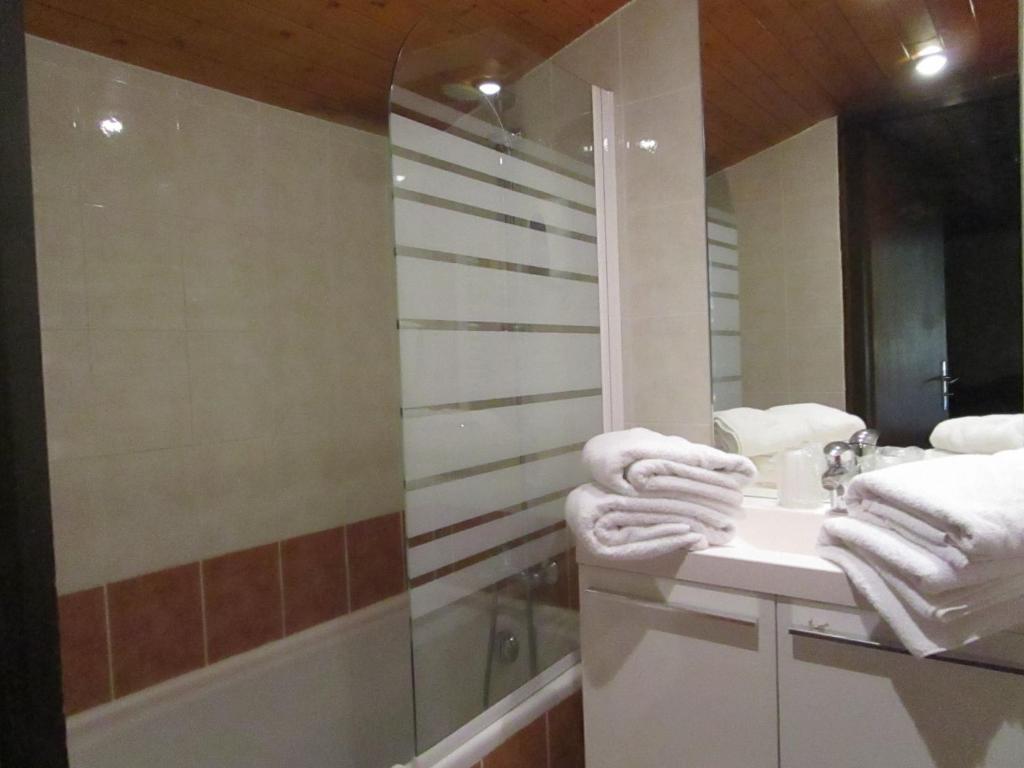 Salle de bains dans l'établissement Auberge de la Dranse