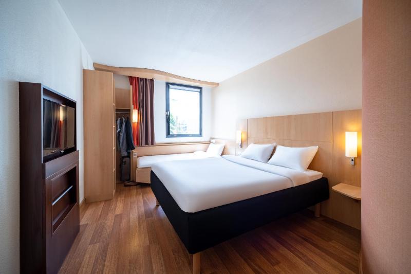 Un ou plusieurs lits dans un hébergement de l'établissement B&B HOTEL Calais Terminal Cité Europe 3 étoiles