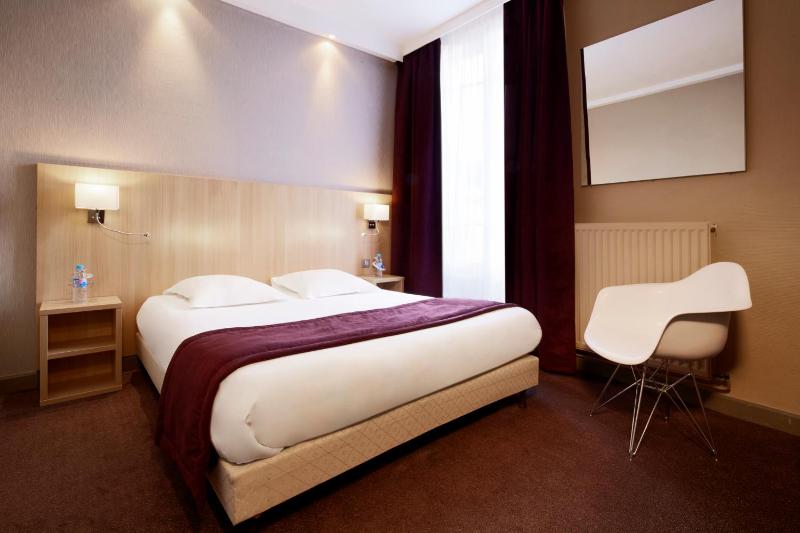 Un ou plusieurs lits dans un hébergement de l'établissement Hôtel Kyriad and Spa Reims centre