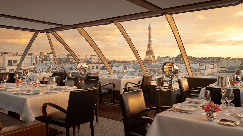 лучшие парижские отели с рестораном для гурманов, отмеченным звездой Мишлен, видом на полуостров Эйфелева башня