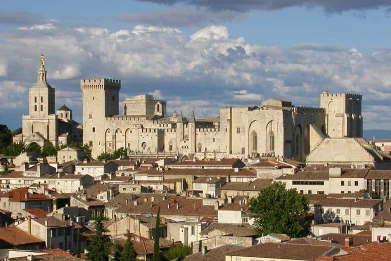 palais-des-papes milleurs hotels proches Avignon